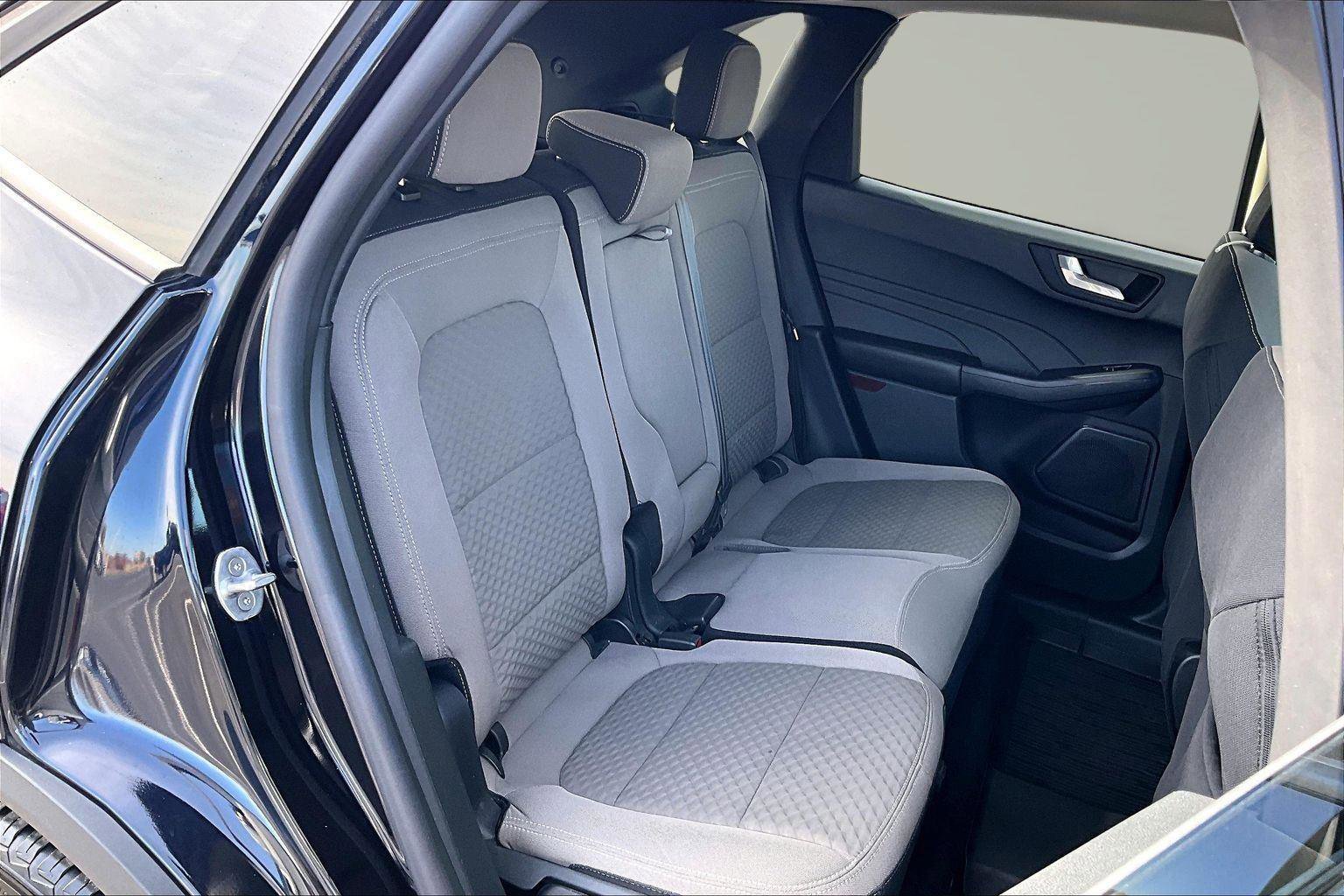 Used 2021 Ford Escape SE w/ SE Sport Appearance Package image 28