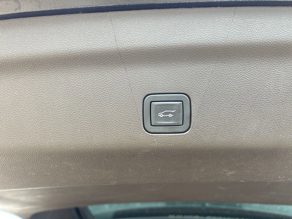 Used 2024 Chevrolet Tahoe LT w/ Luxury Package RWD image 7