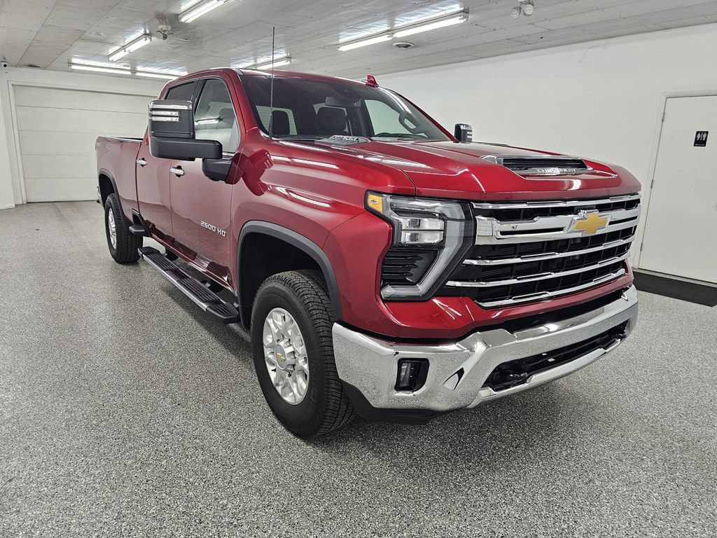 Used 2026 Chevrolet Silverado 2500 LTZ w/ LTZ Convenience Package AWD/4WD image 3
