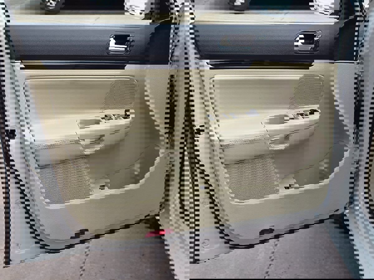 Used 2012 Volkswagen Jetta TDI image 28