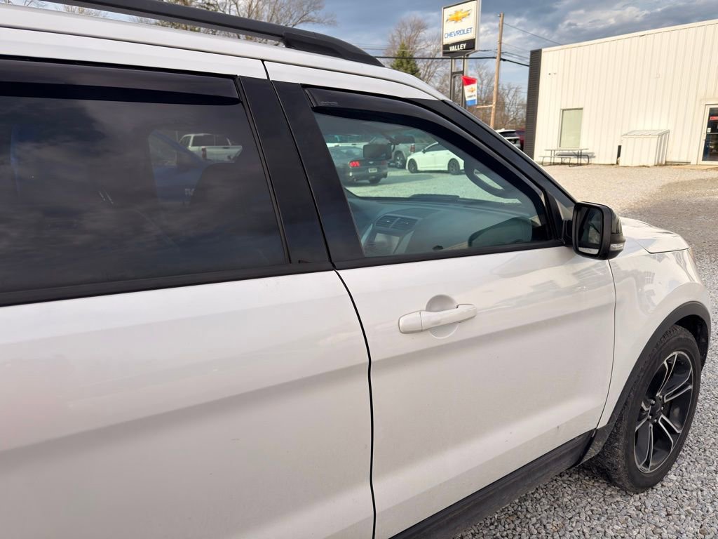 Used 2015 Ford Explorer Sport w/ Equipment Group 401A image 4