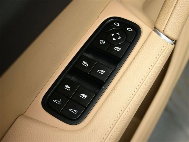 Used 2023 Porsche Cayenne S Platinum w/ Assistance Package image 20