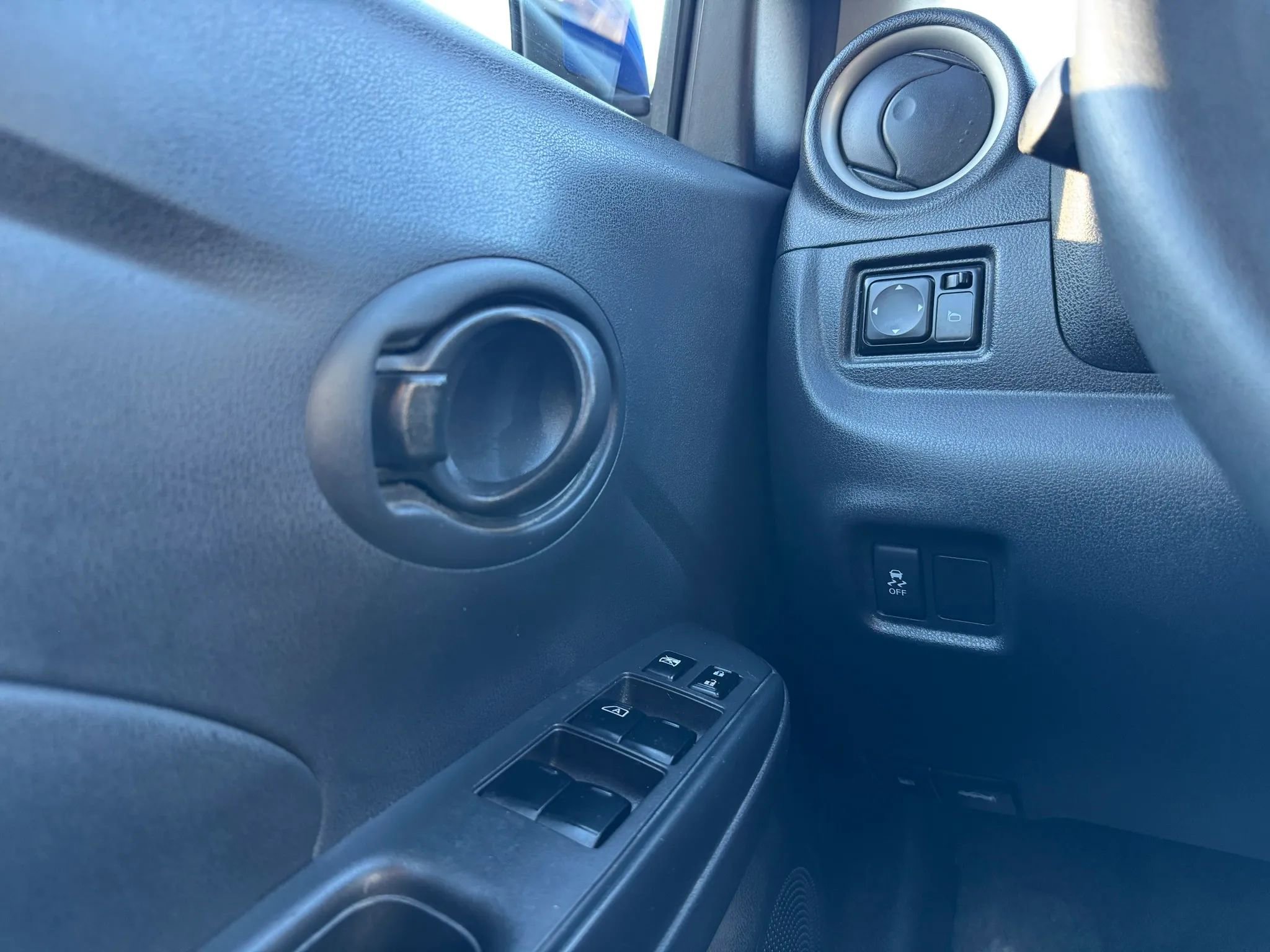 Used 2012 Nissan Versa SV image 22