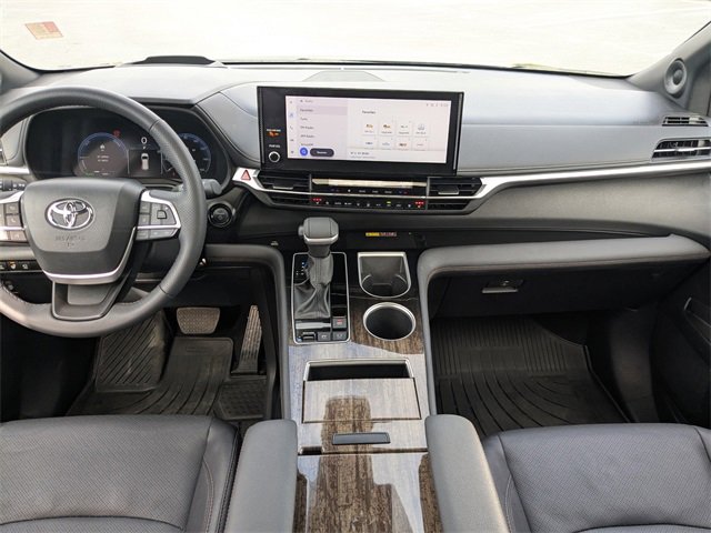 Used 2025 Toyota Sienna Platinum image 16