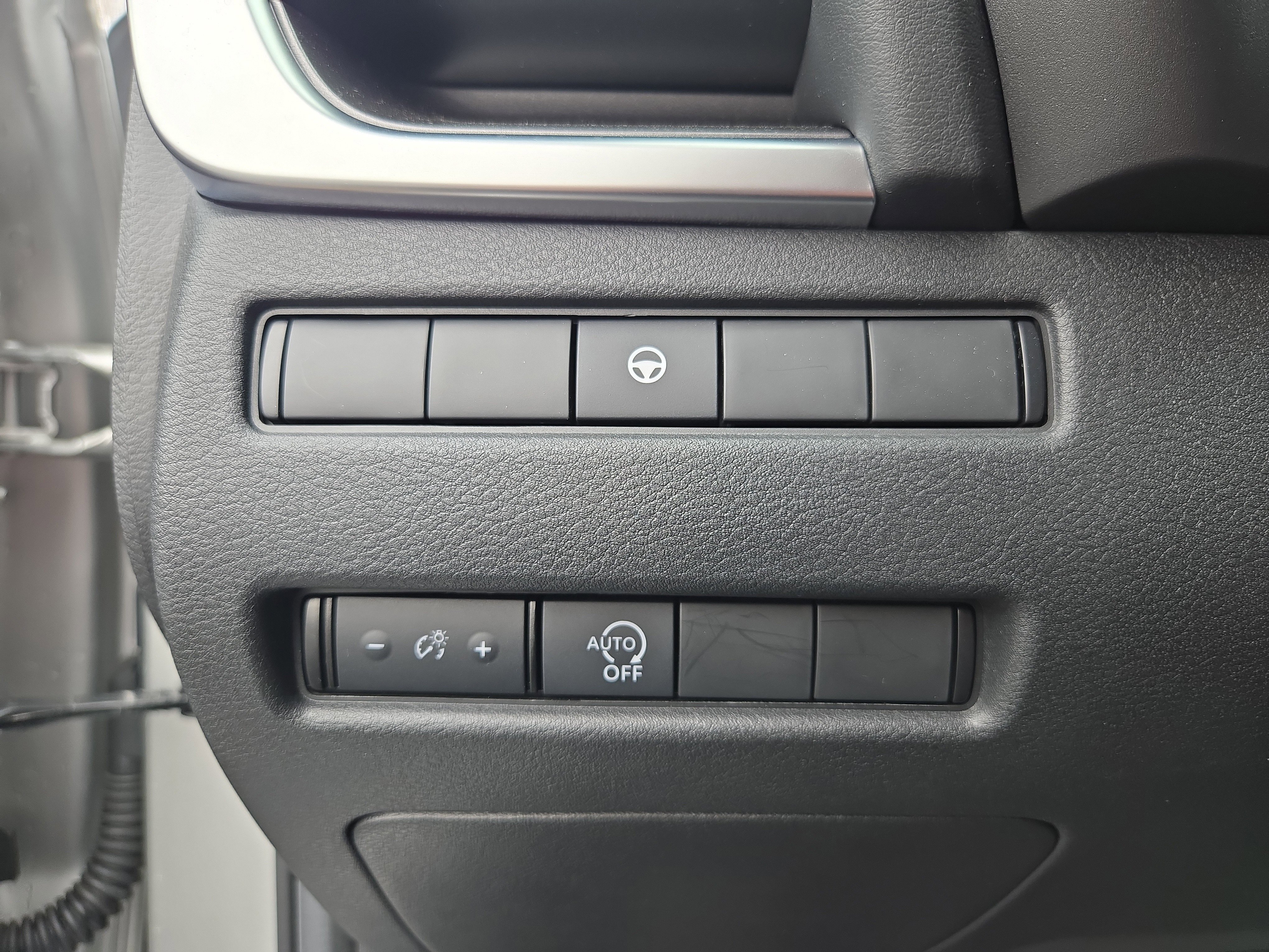 Used 2023 Nissan Rogue SV image 15