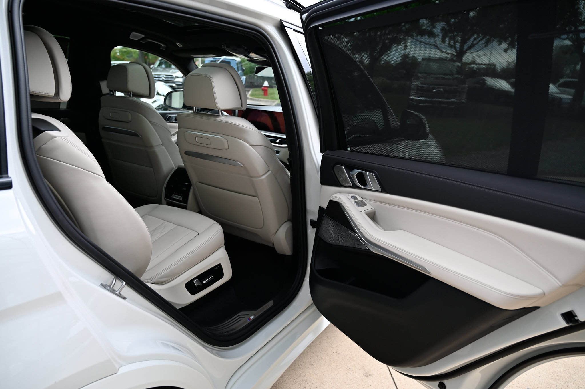 Used 2023 BMW X7 xDrive40i w/ Executive Package AWD/4WD image 49
