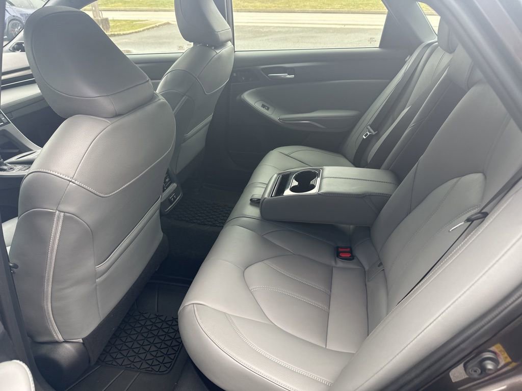 Used 2019 Toyota Avalon XLE w/ Moonroof Package image 9