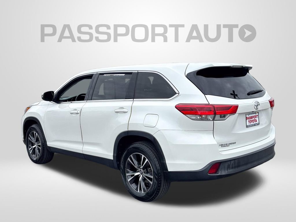 Used 2019 Toyota Highlander LE FWD image 4