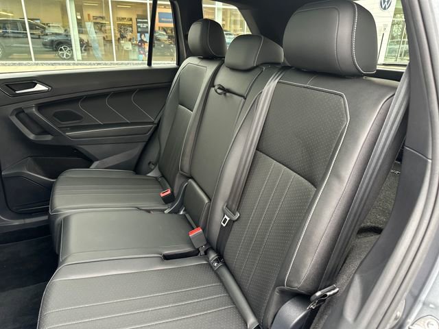 Certified 2023 Volkswagen Tiguan SE R-Line AWD/4WD image 32