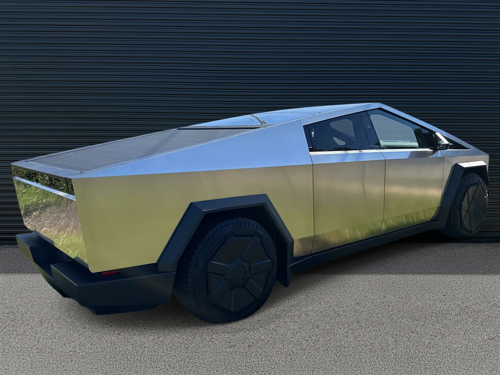 Used 2024 Tesla Cybertruck AWD Crew Cab image 3