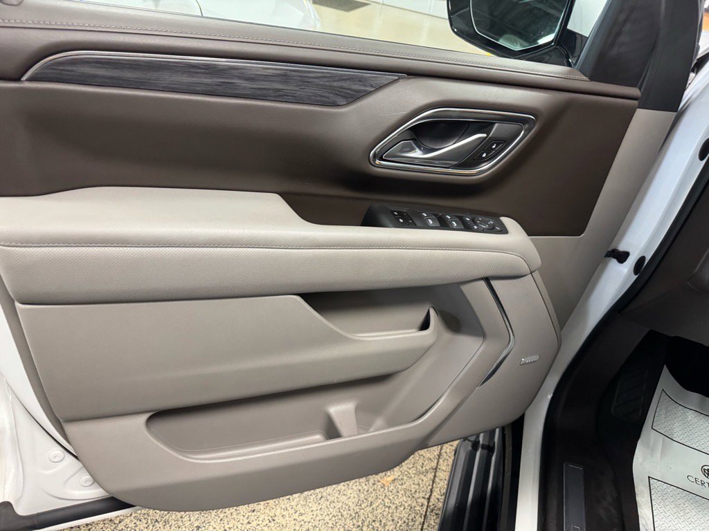 Used 2022 GMC Yukon SLT w/ SLT Premium Package image 17