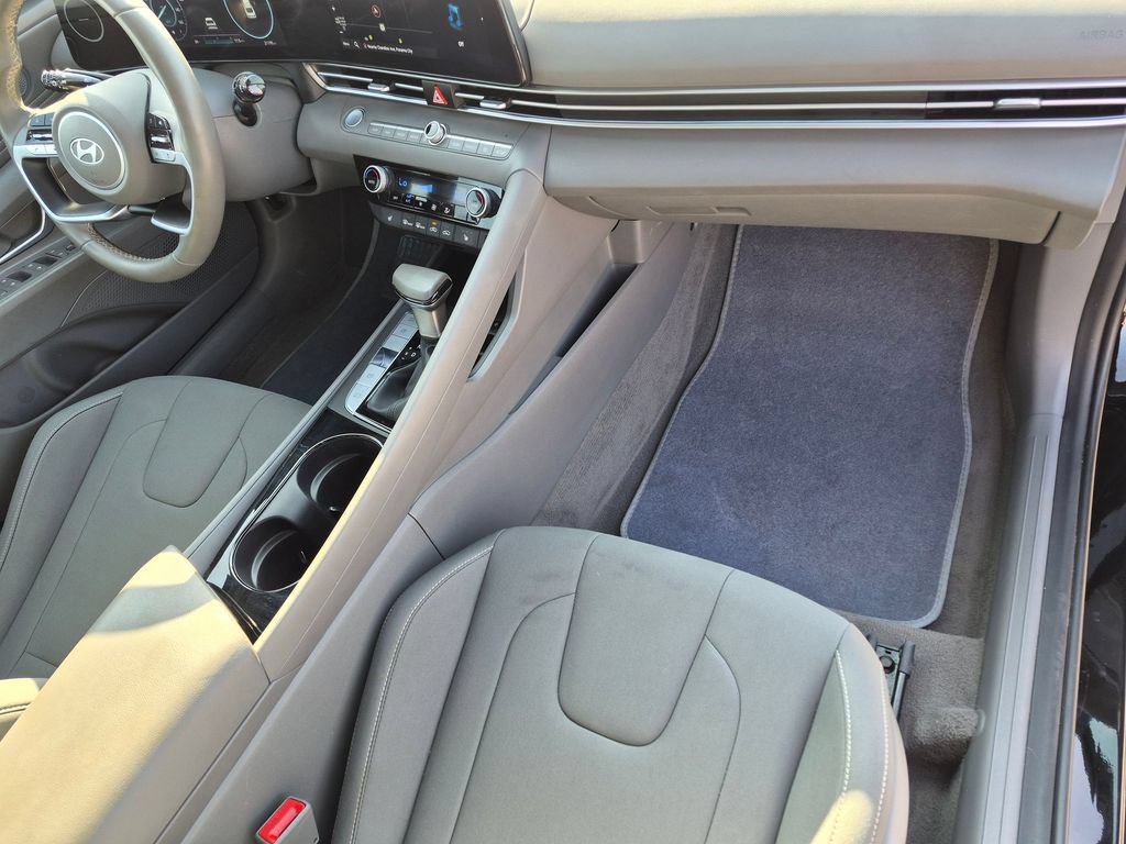 Used 2024 Hyundai Elantra SEL w/ Convenience Package FWD image 20