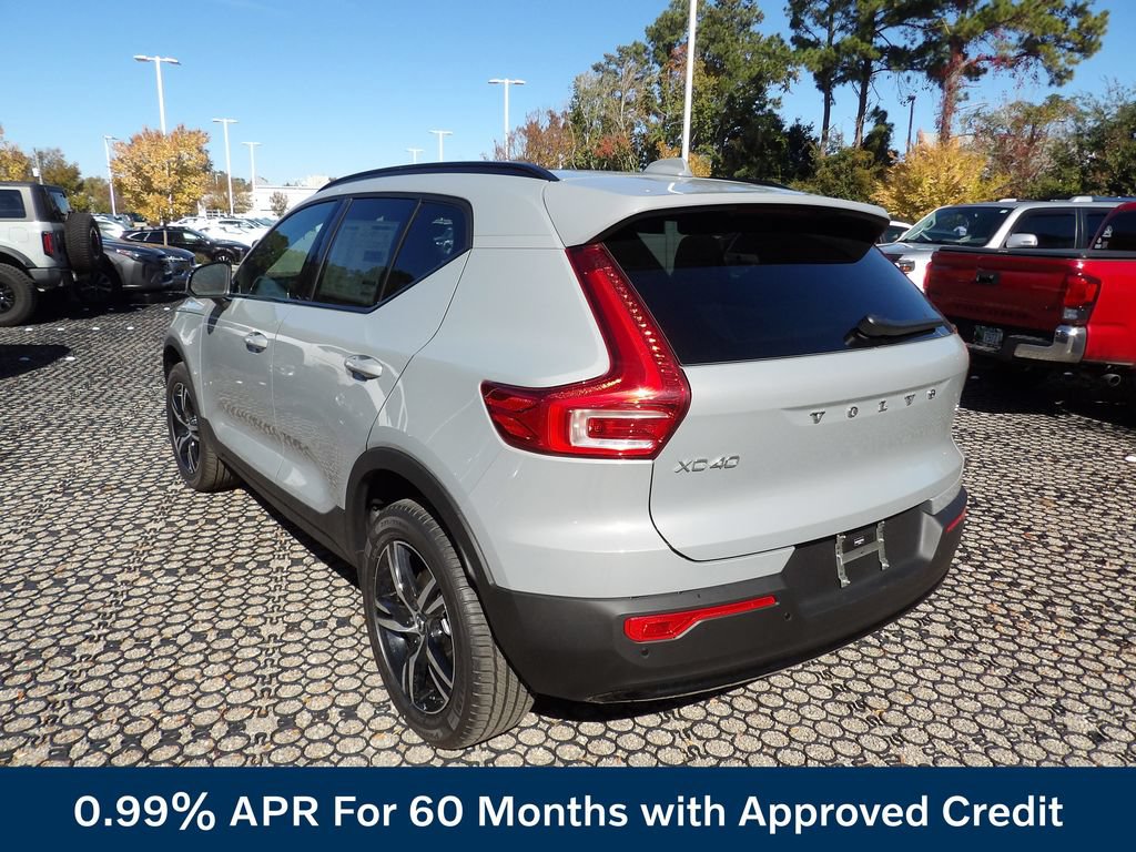 New 2026 Volvo XC40 B4 Core w/ Climate Package FWD image 8
