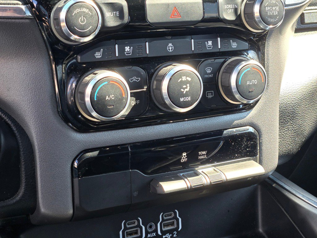 Used 2024 RAM 1500 Laramie AWD/4WD image 28