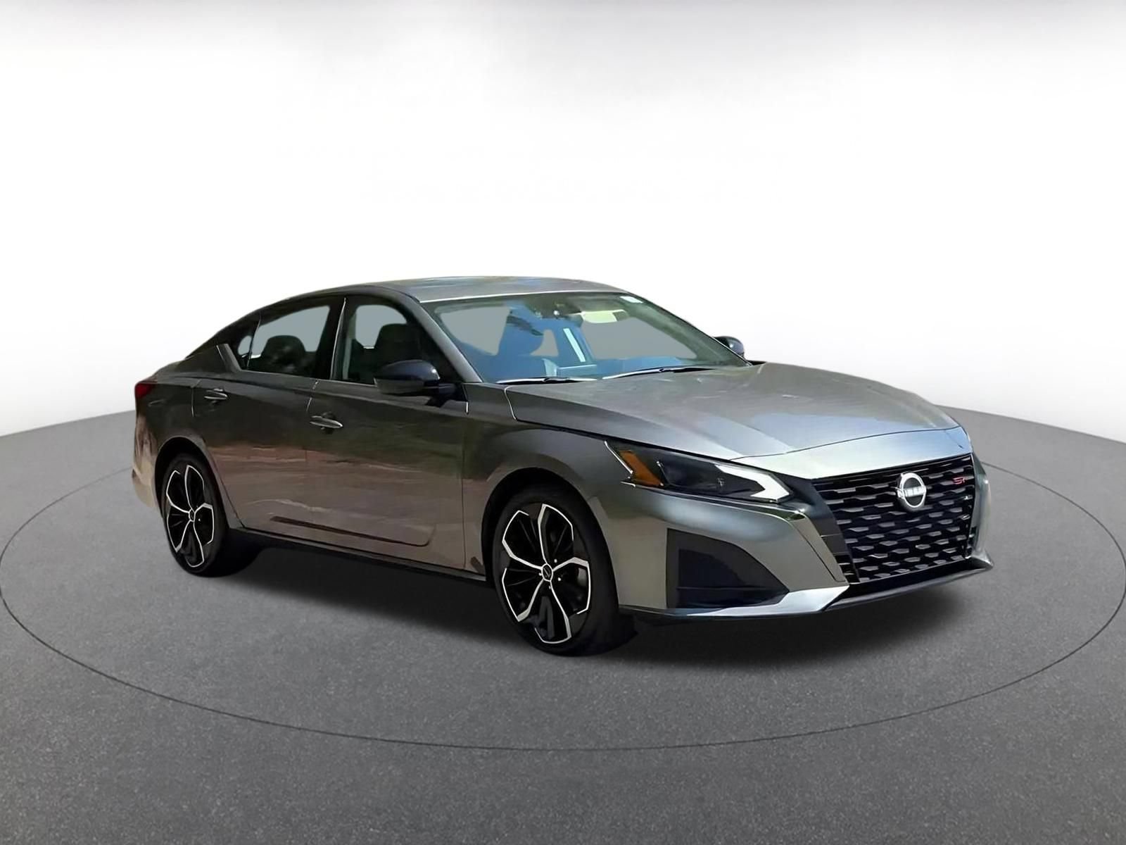 Used 2025 Nissan Altima 2.5 SR FWD image 2