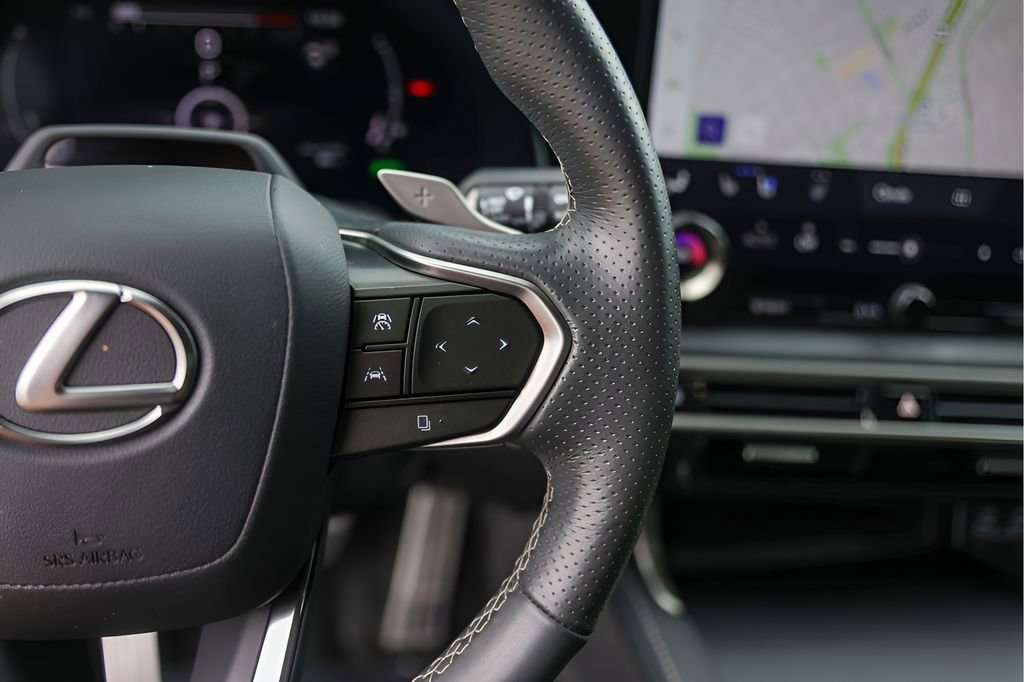 Used 2024 Lexus RX 500h F Sport w/ Convenience Package image 16