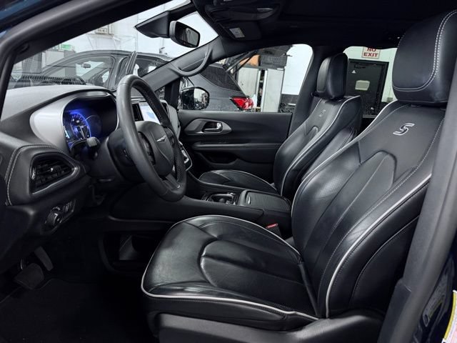 Used 2025 Chrysler Pacifica Limited FWD image 20