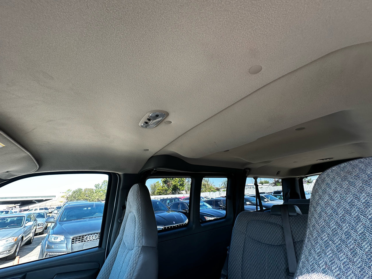 Used 2006 Chevrolet Express 3500 Passenger w/ LT Preferred Equipment Group image 25