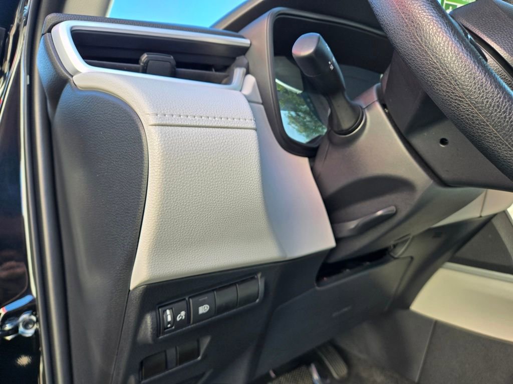 Used 2024 Toyota Corolla Cross L image 22