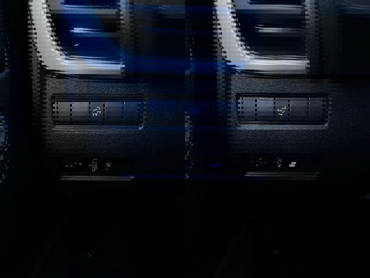 Used 2025 Nissan Rogue SV image 21