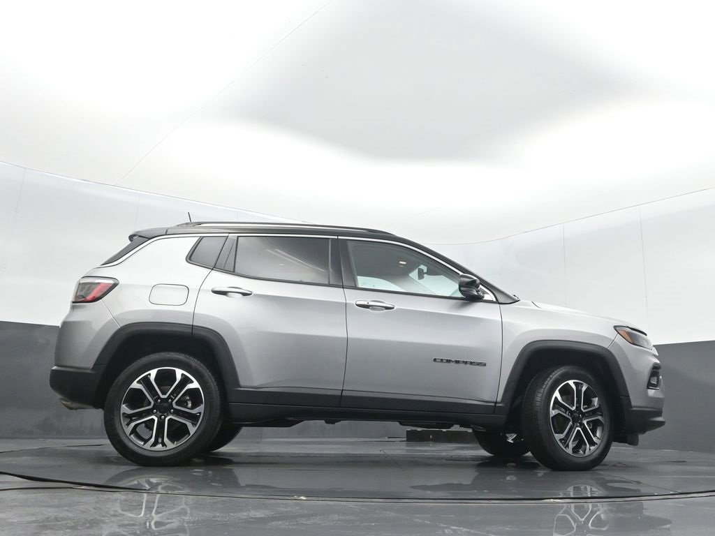 Used 2022 Jeep Compass Limited image 33
