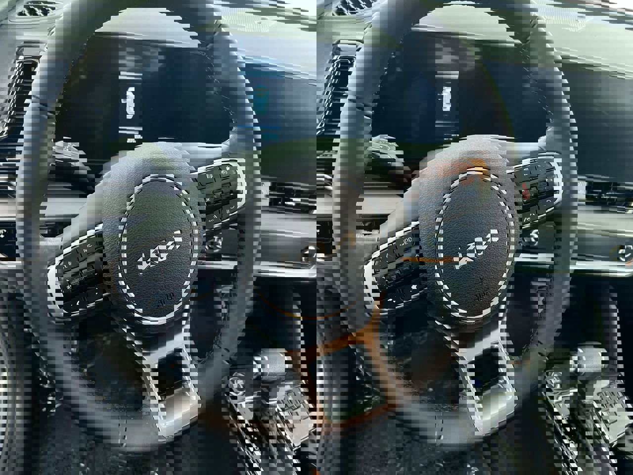 Certified 2024 Kia Sportage EX image 16