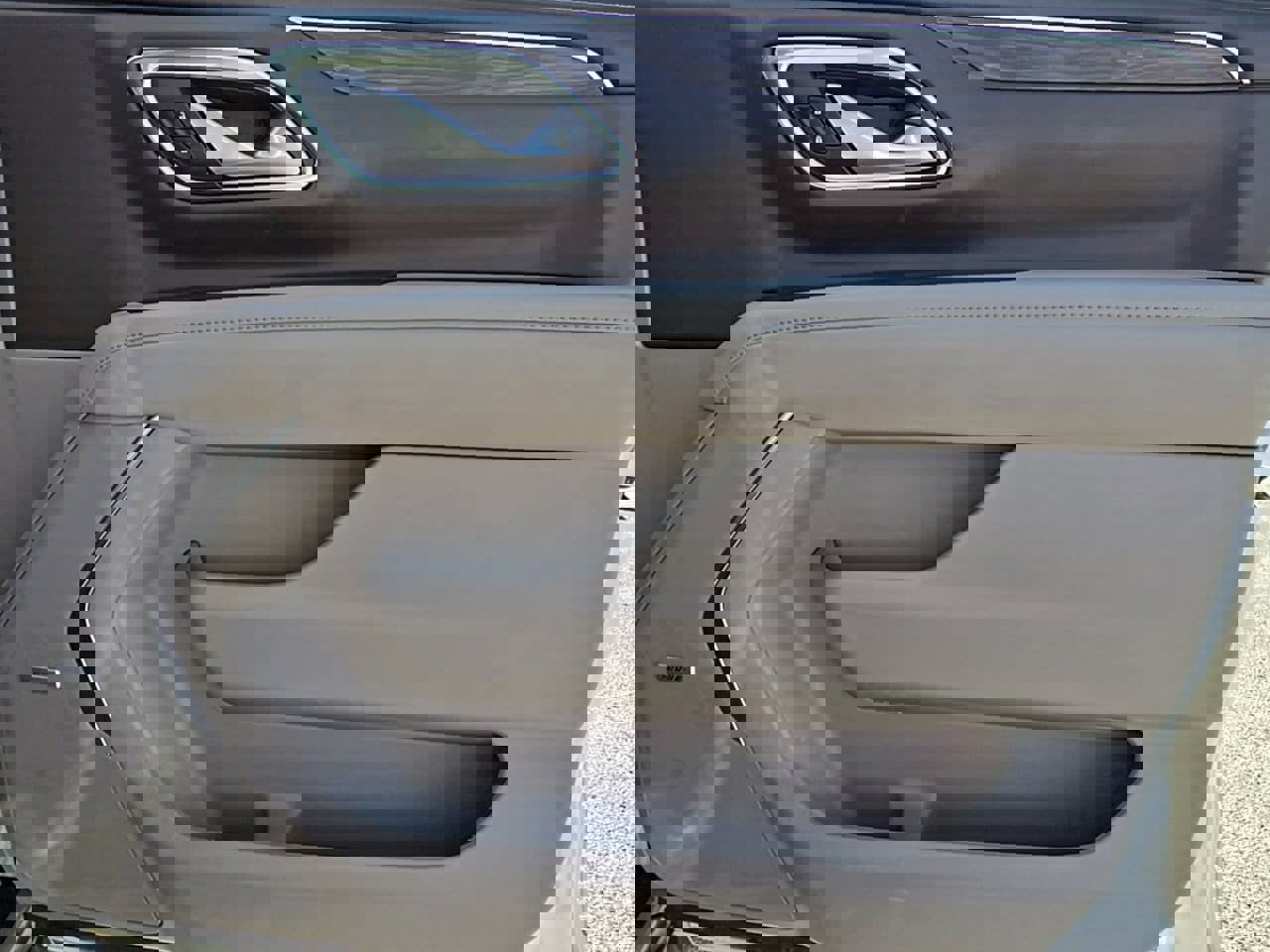 Used 2022 Chevrolet Suburban LT w/ Luxury Package image 41