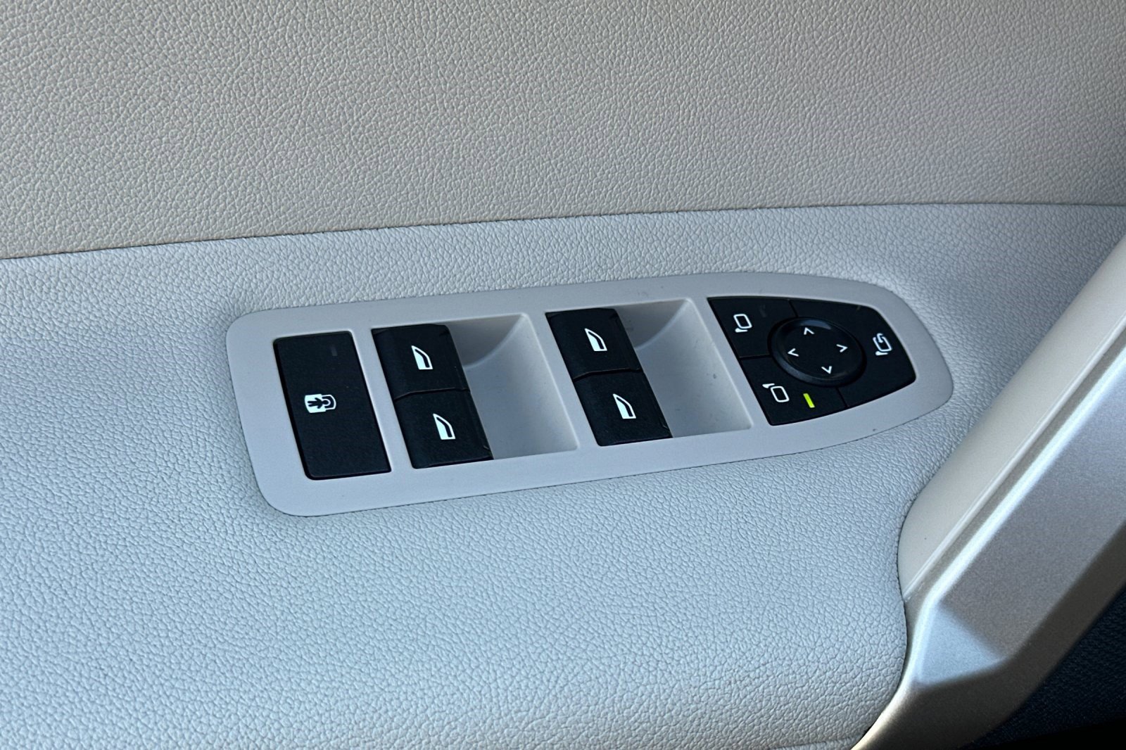 Used 2025 BMW iX xDrive50 image 13