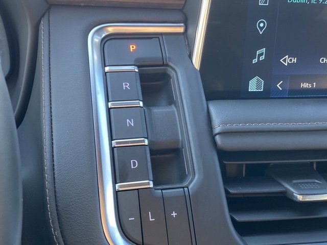 Used 2023 Chevrolet Suburban High Country image 16