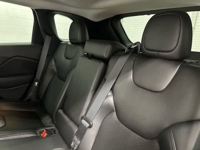 Used 2019 Jeep Cherokee Latitude Plus AWD/4WD image 14