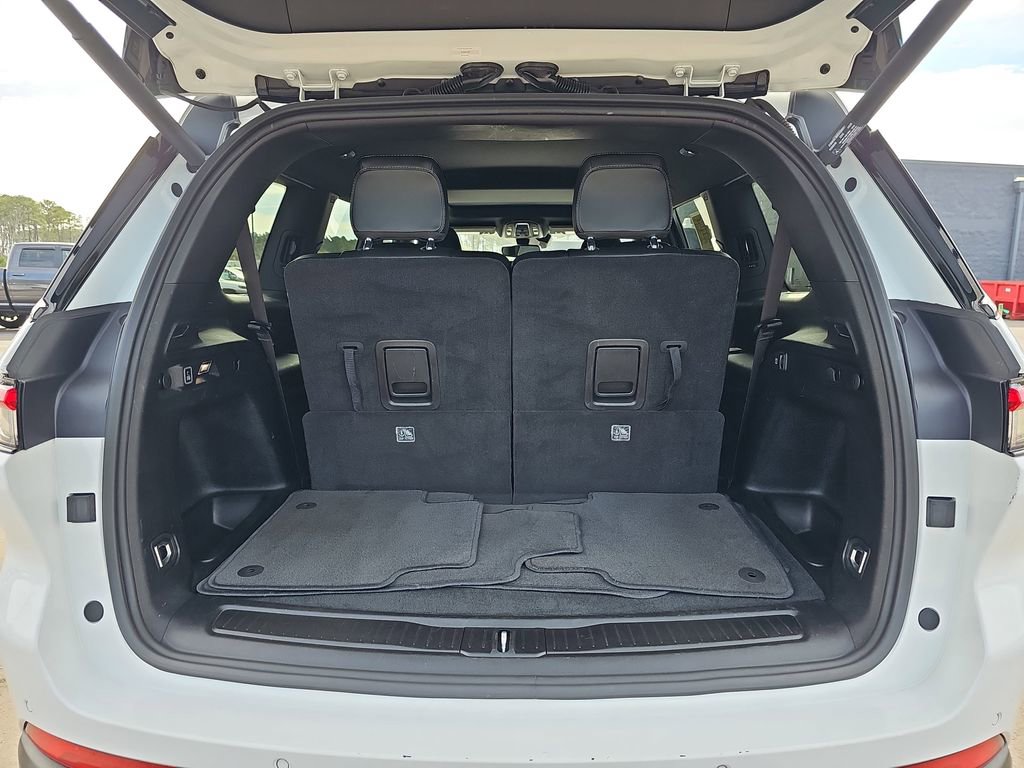 Used 2023 Jeep Grand Cherokee L Laredo image 16