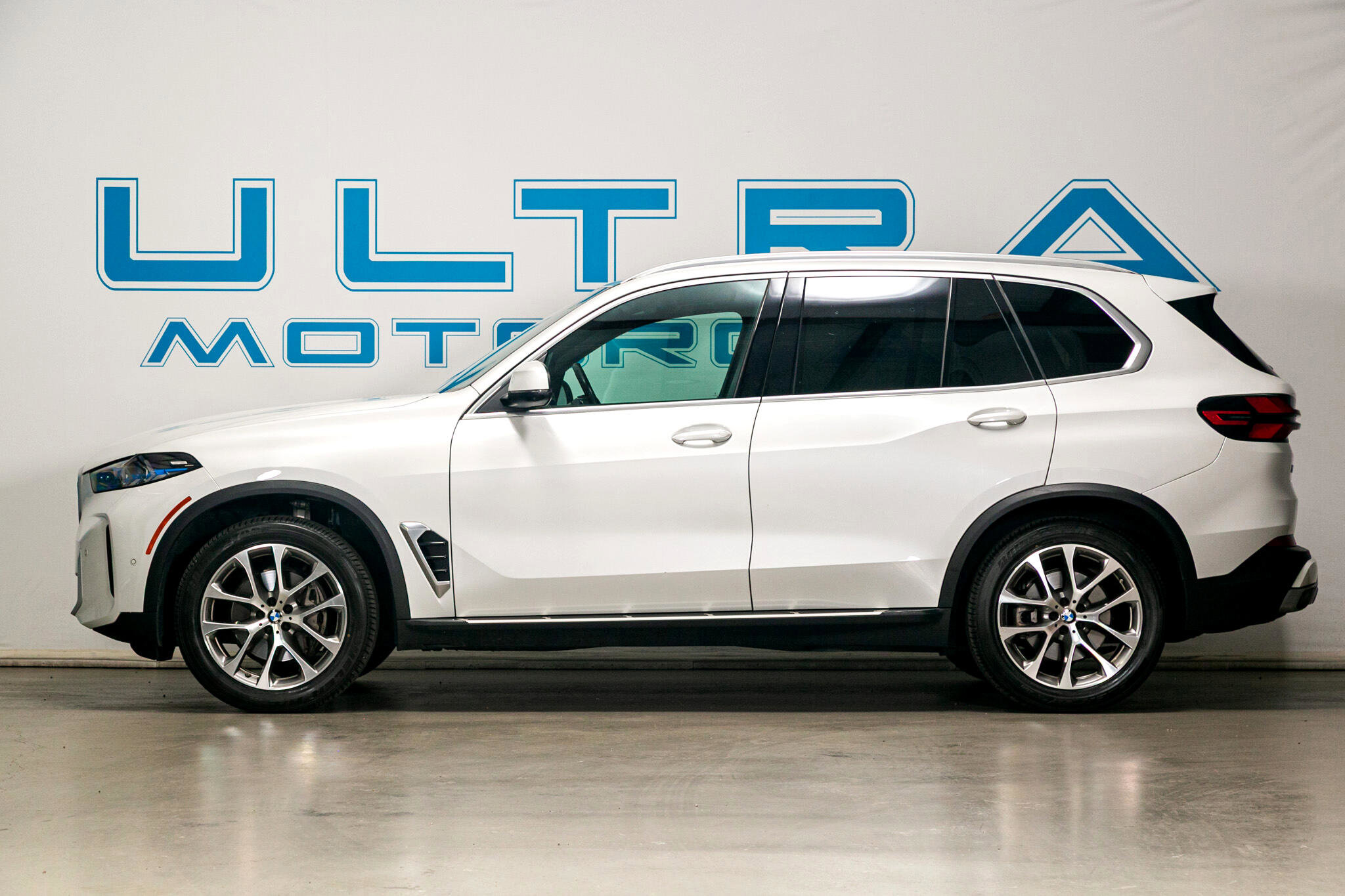 Used 2024 BMW X5 sDrive40i image 3