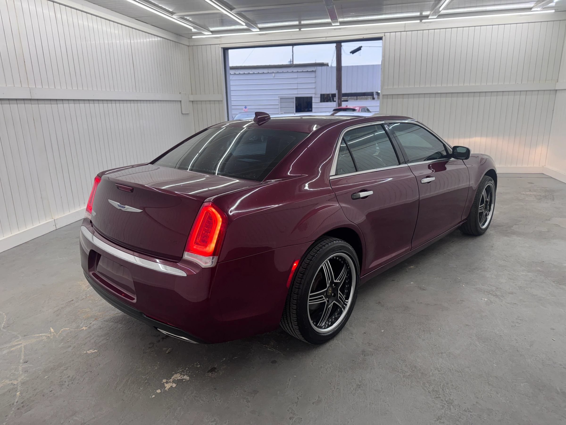 Used 2019 Chrysler 300 Limited AWD/4WD image 5