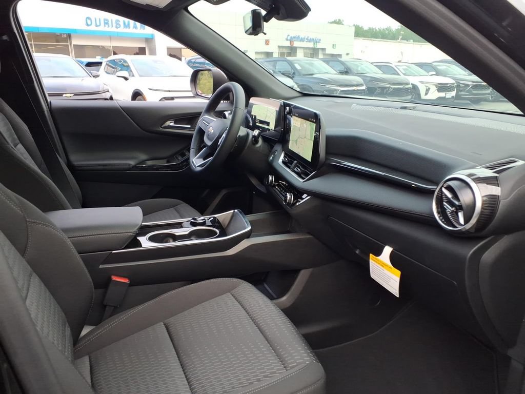 New 2027 Chevrolet Equinox LT w/ Safety and Technology Package FWD image 17