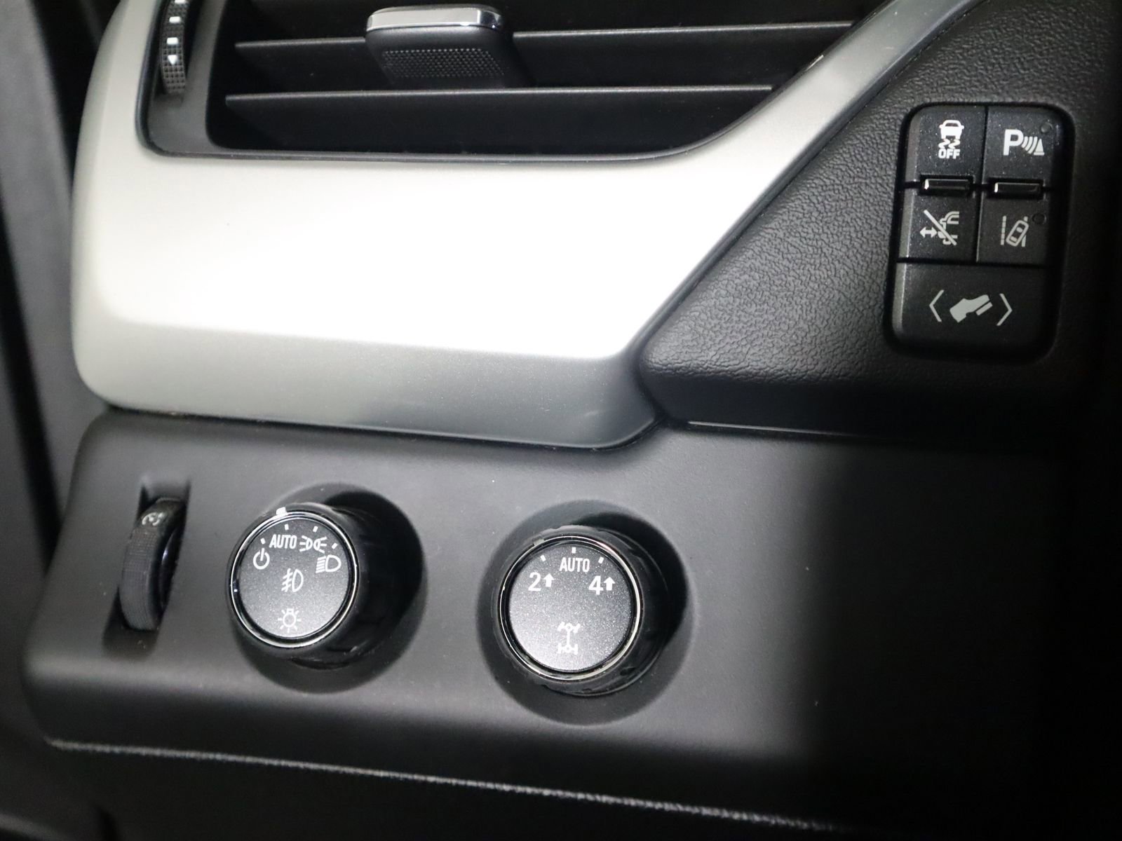 Used 2015 Chevrolet Suburban LTZ AWD/4WD image 29