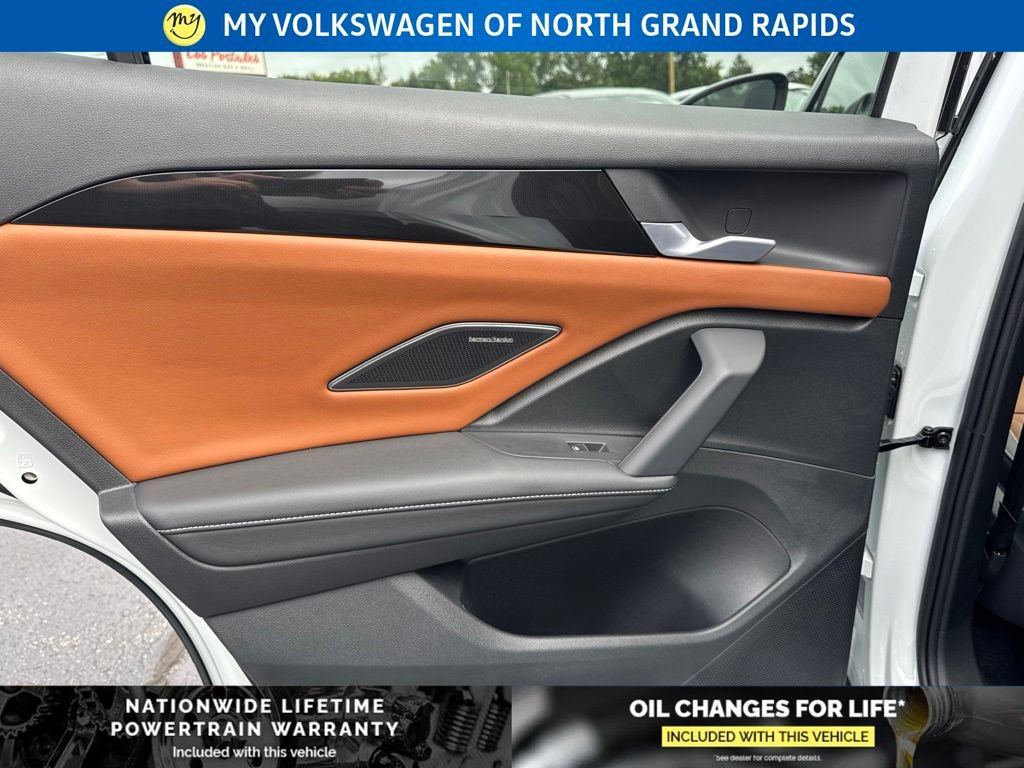 New 2026 Volkswagen Tiguan SEL R-Line AWD/4WD image 18