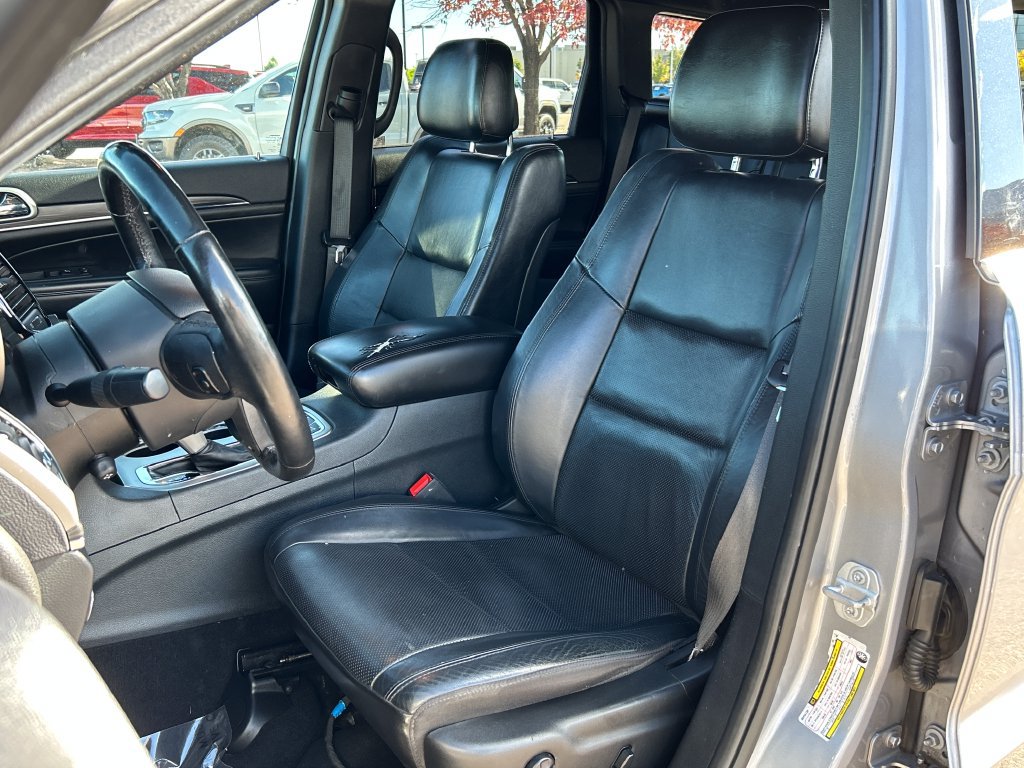 Used 2019 Jeep Grand Cherokee Limited w/ Luxury Group II AWD/4WD image 16
