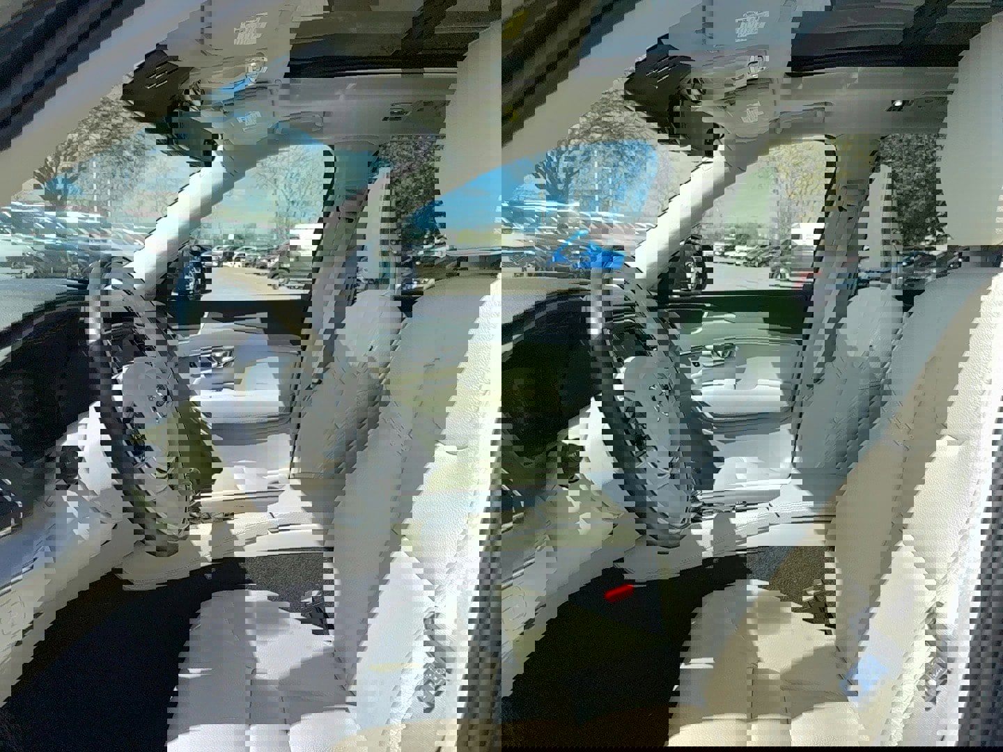 Used 2021 Volvo XC90 T5 Momentum w/ Protection Package Premier image 11