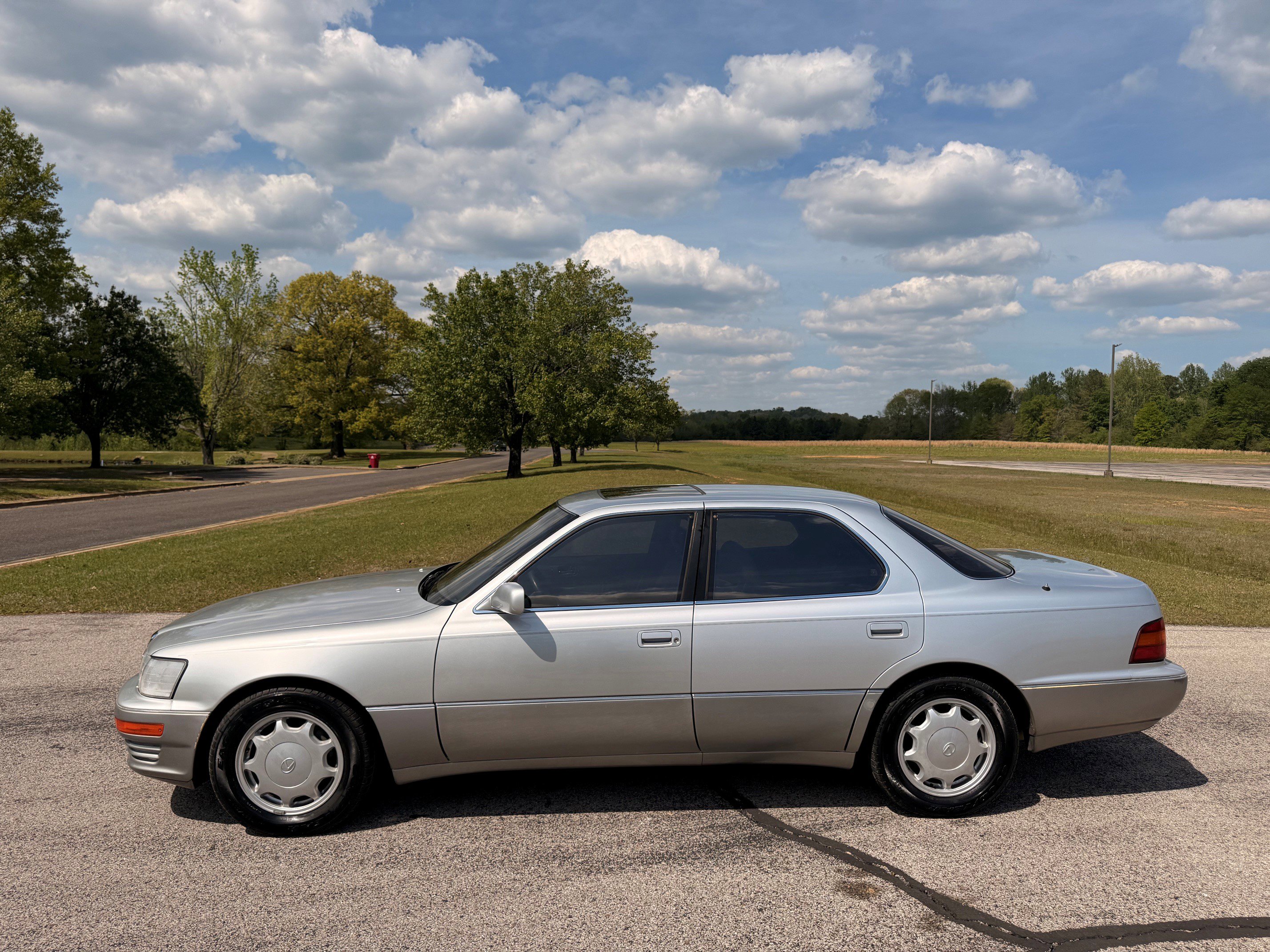 Used 1993 Lexus LS 400 RWD image 2