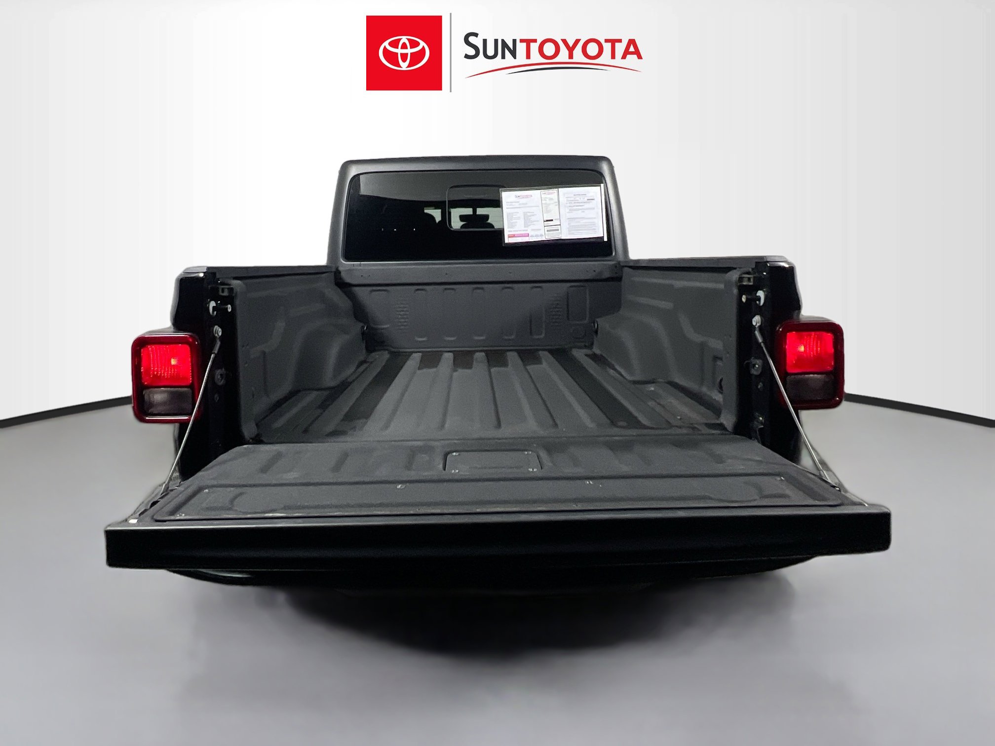 Used 2022 Jeep Gladiator Willys image 34