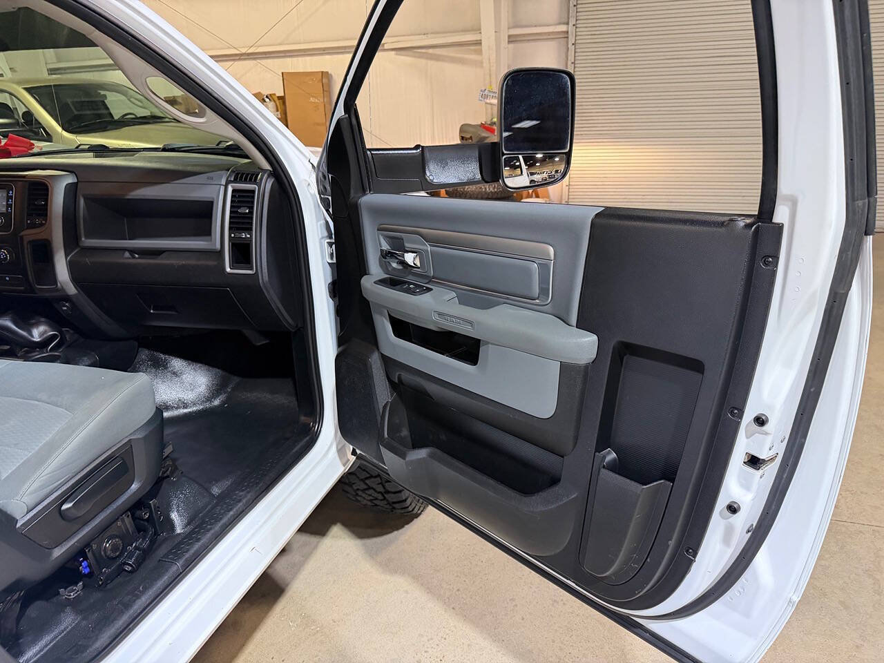 Used 2018 RAM 2500 Tradesman w/ Chrome Appearance Group AWD/4WD image 37