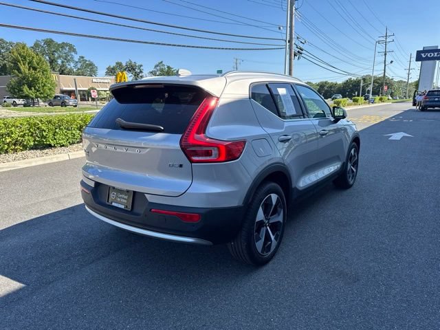 Certified 2025 Volvo XC40 B5 Plus AWD/4WD image 5