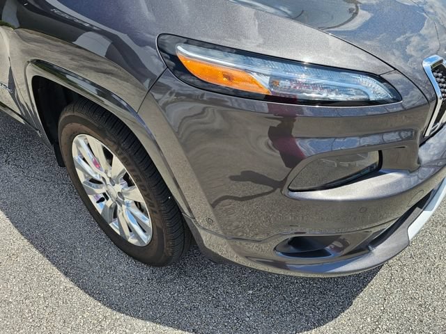 Used 2018 Jeep Cherokee Overland w/ Technology Group AWD/4WD image 10