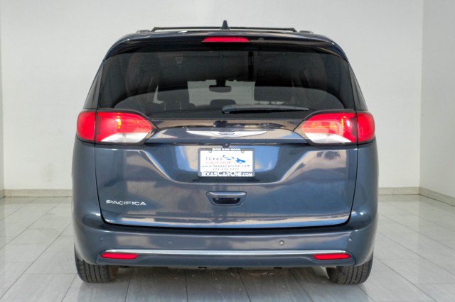 Used 2019 Chrysler Pacifica Touring-L FWD image 7