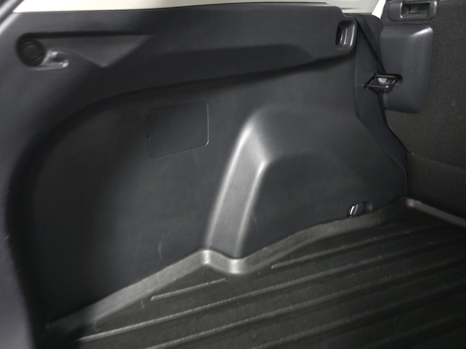 Used 2020 Toyota RAV4 XLE w/ Carpet Mat Package image 20