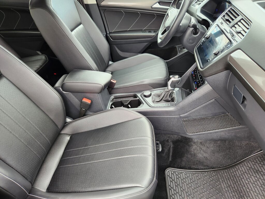 Used 2024 Volkswagen Tiguan SE image 14