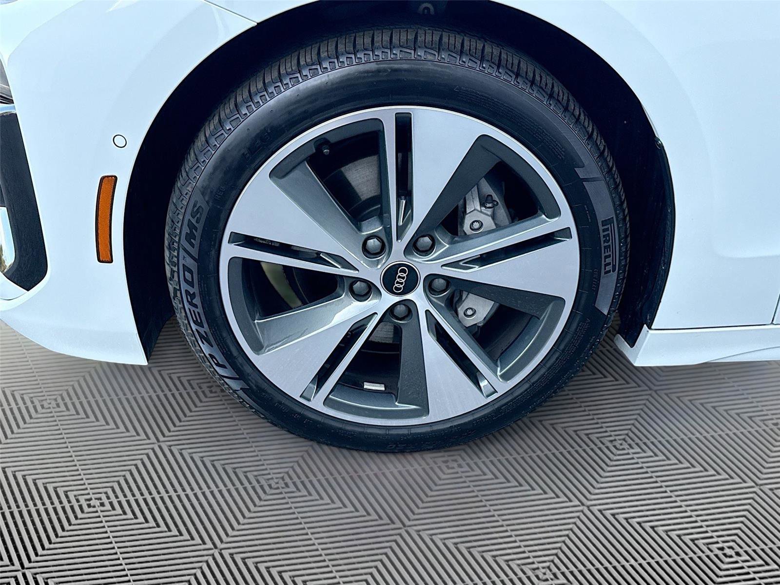 Certified 2025 Audi A6 e-tron Premium Plus w/ Premium Plus image 32