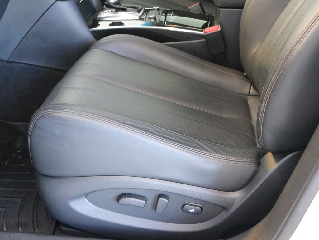 Used 2017 INFINITI QX70 AWD w/ Premium Package image 28