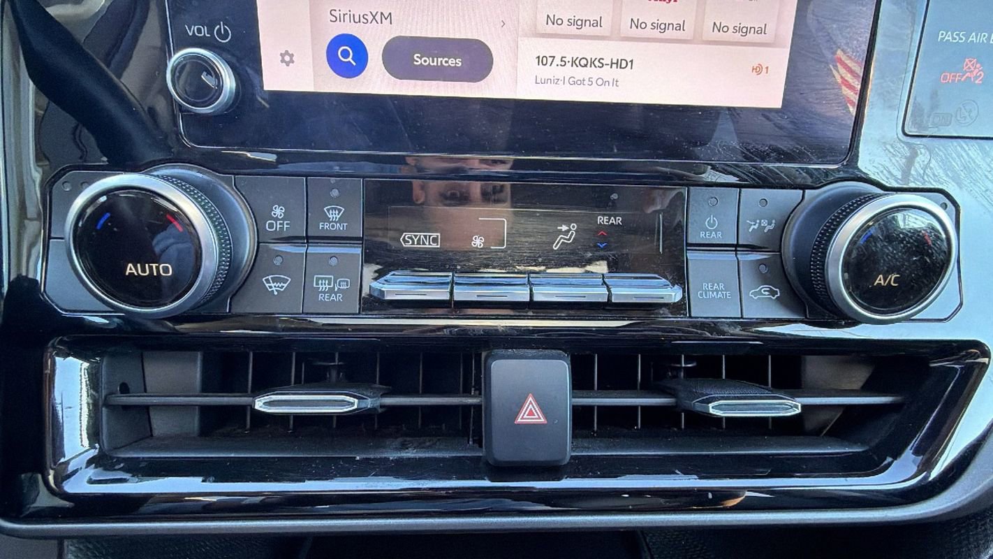 Used 2023 Toyota Highlander XLE image 28