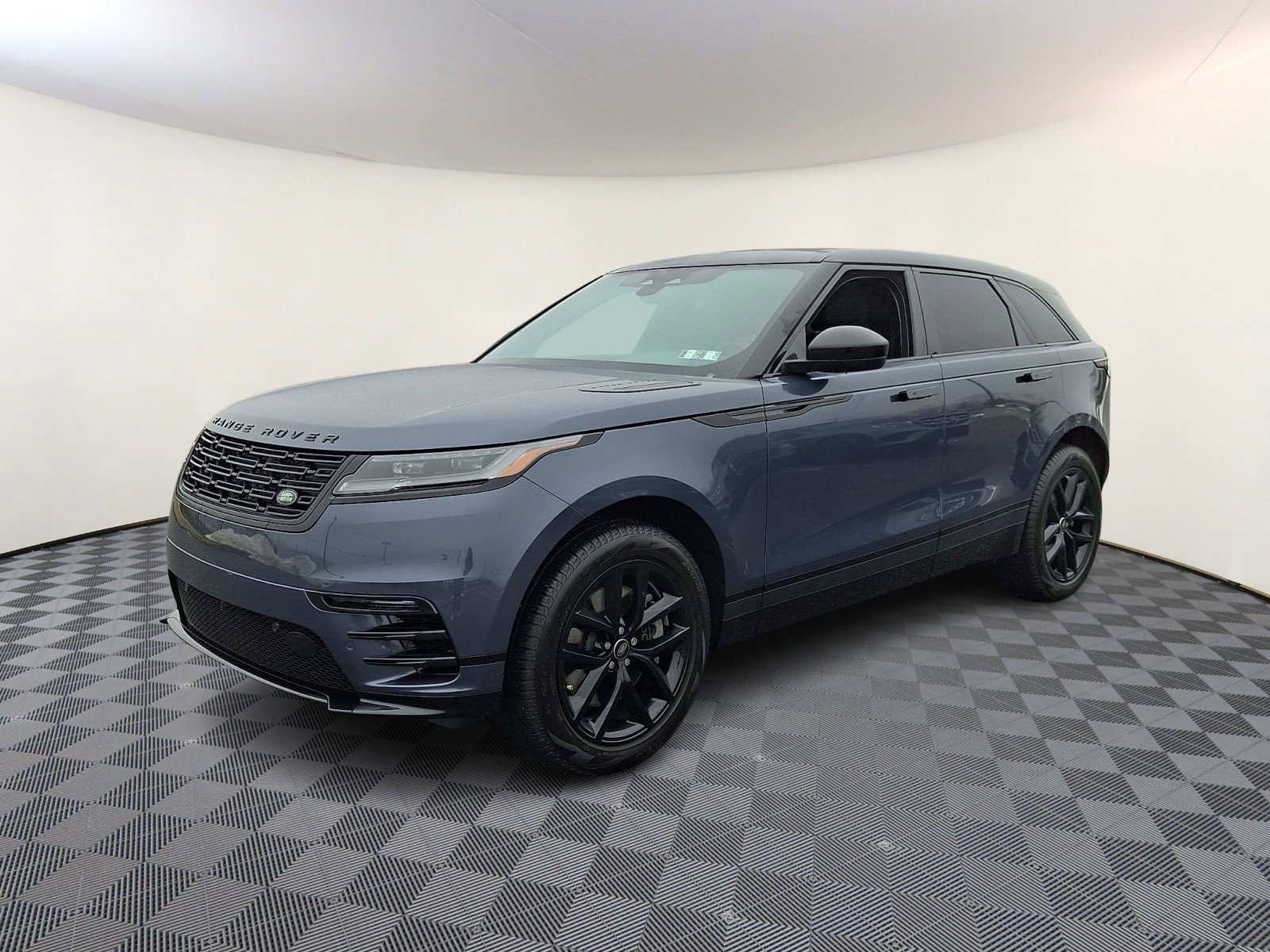 Used 2025 Land Rover Range Rover Velar Dynamic SE image 1